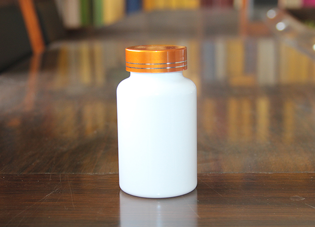 150cc瓷白瓶仿金蓋 高度96mm  直徑52mm